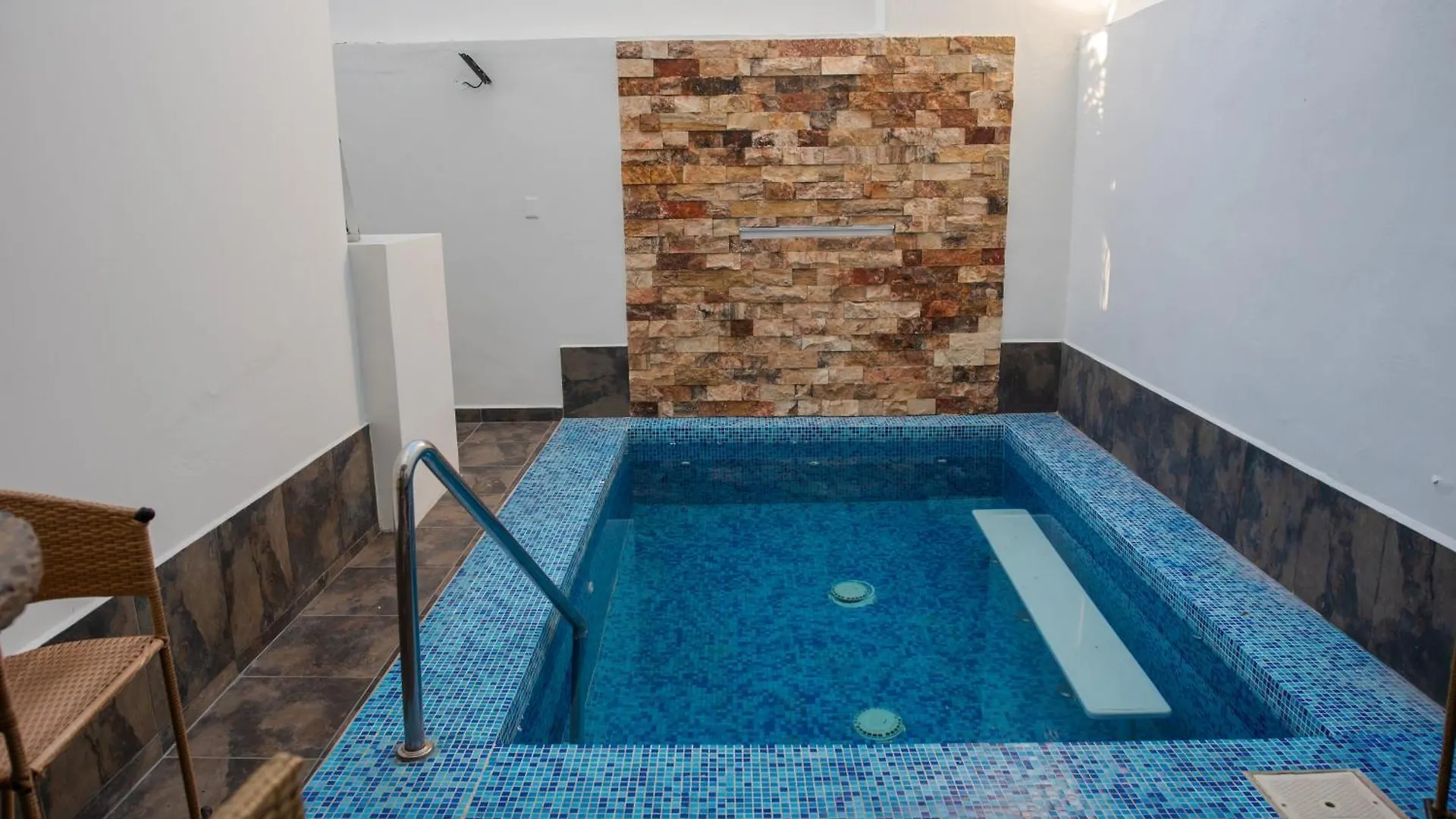 2Br-3Ba Condo Block From Beach W Rooftop Jacuzzi Mazatlan